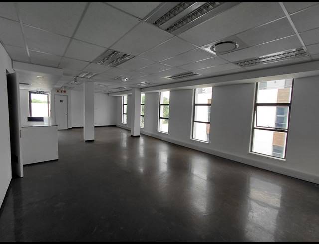 120M² OFFICE TO LET IN BRYANSTON